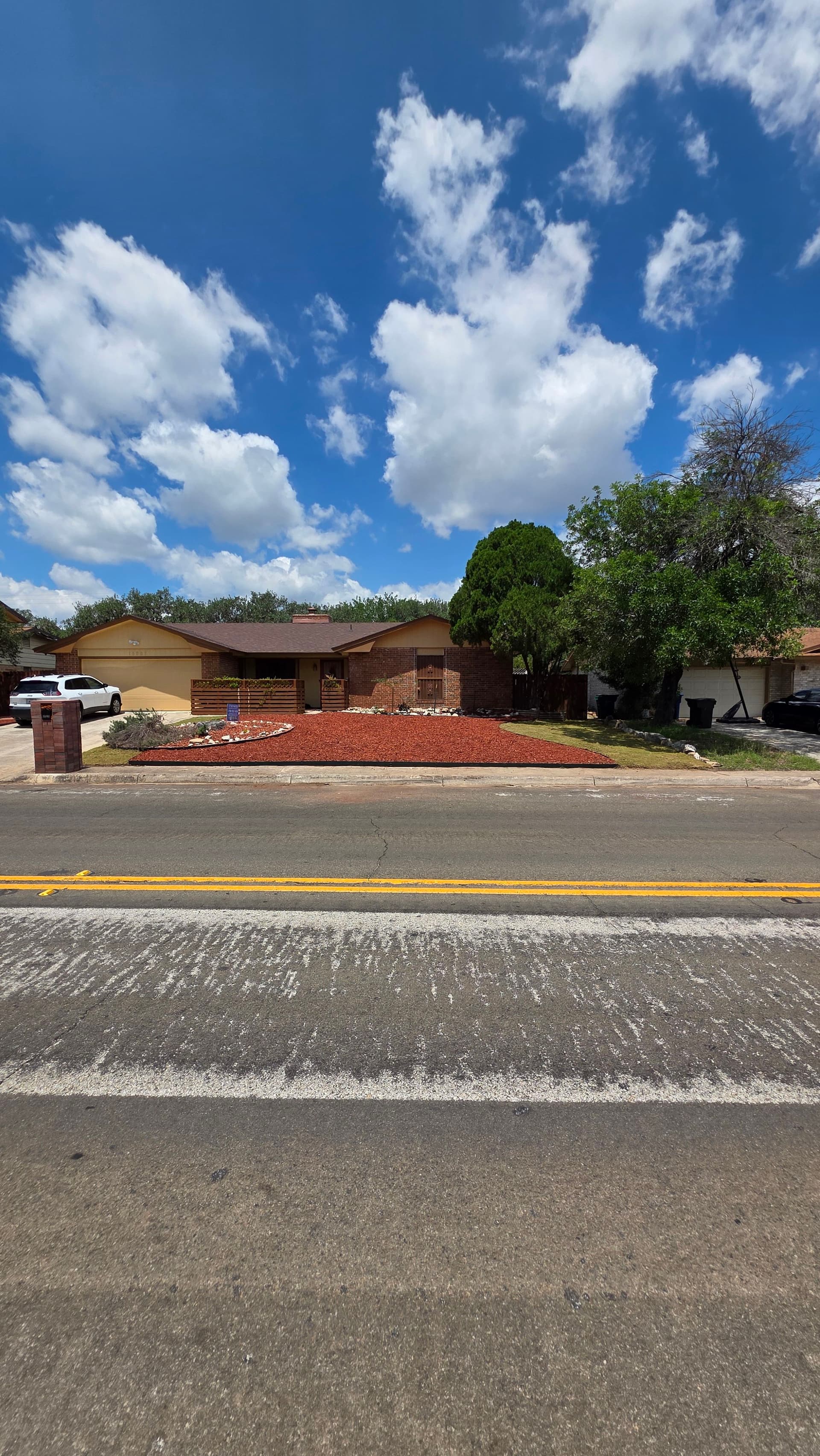 Gallery photos for Front Yard Curb Appeal Upgrade With Sod, Mulch, and Clean Edging: Image #6