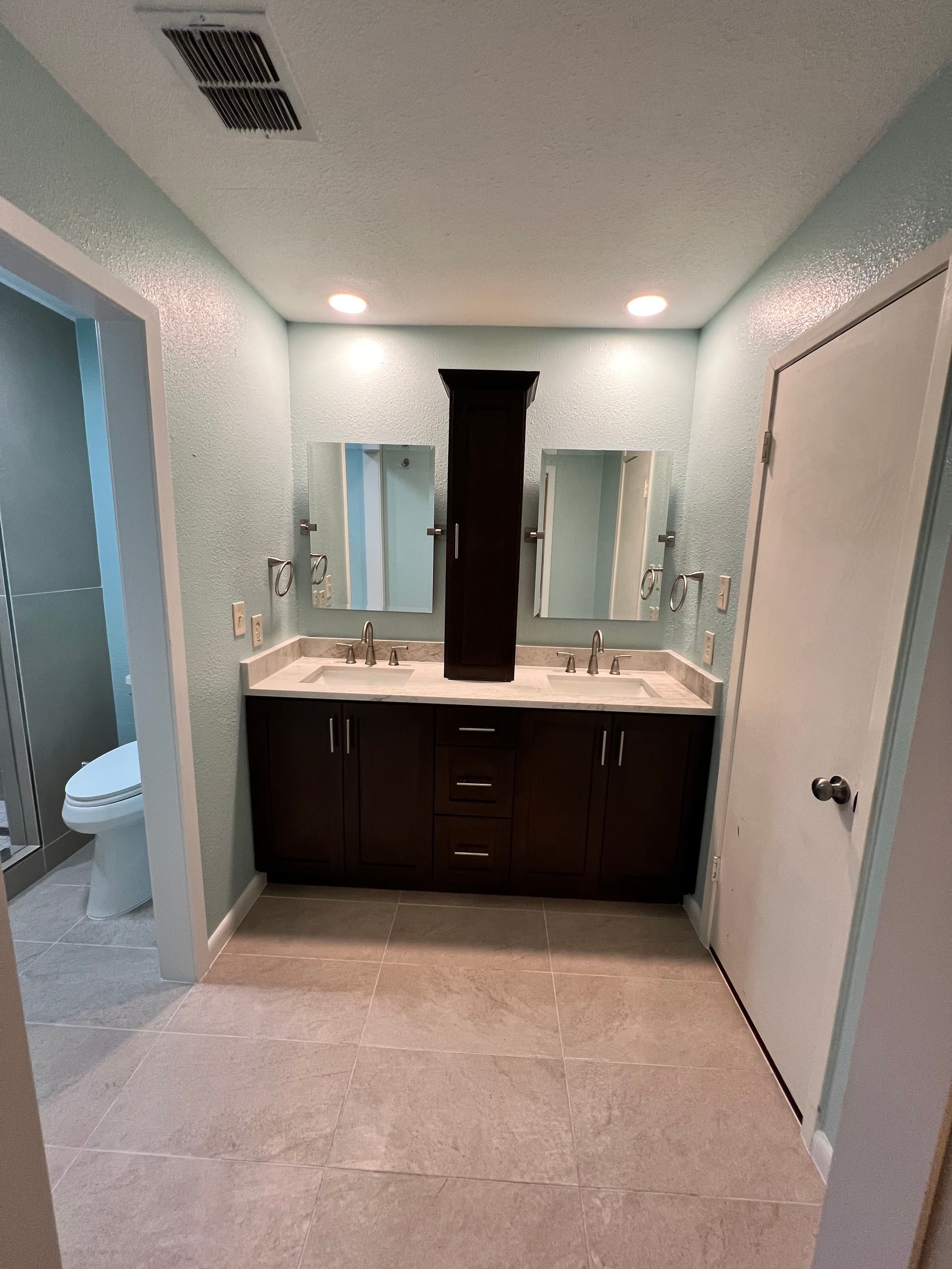 Gallery photos for Master Suite Bathroom Remodel With Custom Porcelain Shower: Image #4