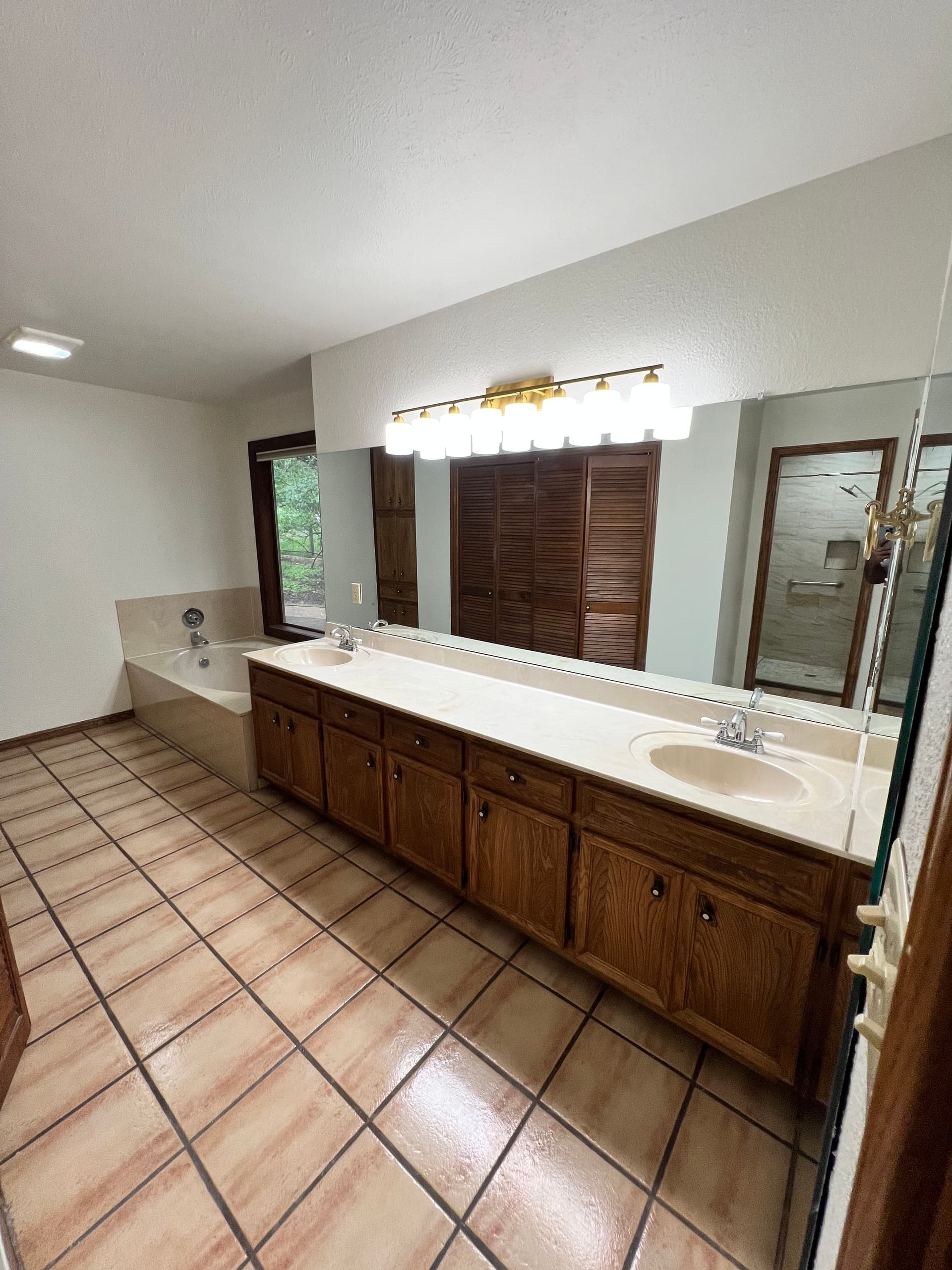 Gallery photos for Make-Ready Home Refresh With Paint, Lighting, and Bathroom Upgrades: Image #7