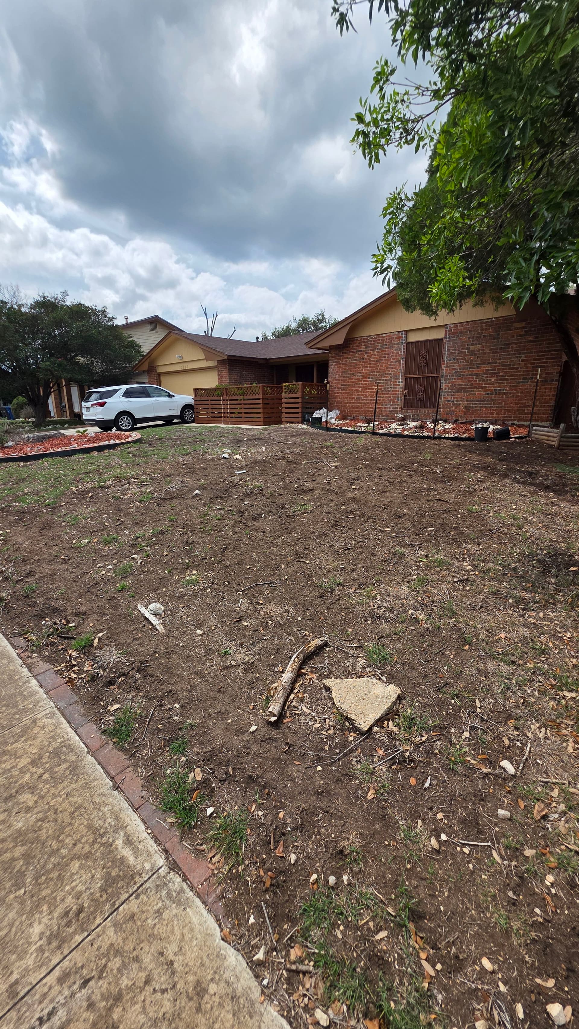 Gallery photos for Front Yard Curb Appeal Upgrade With Sod, Mulch, and Clean Edging: Image #2