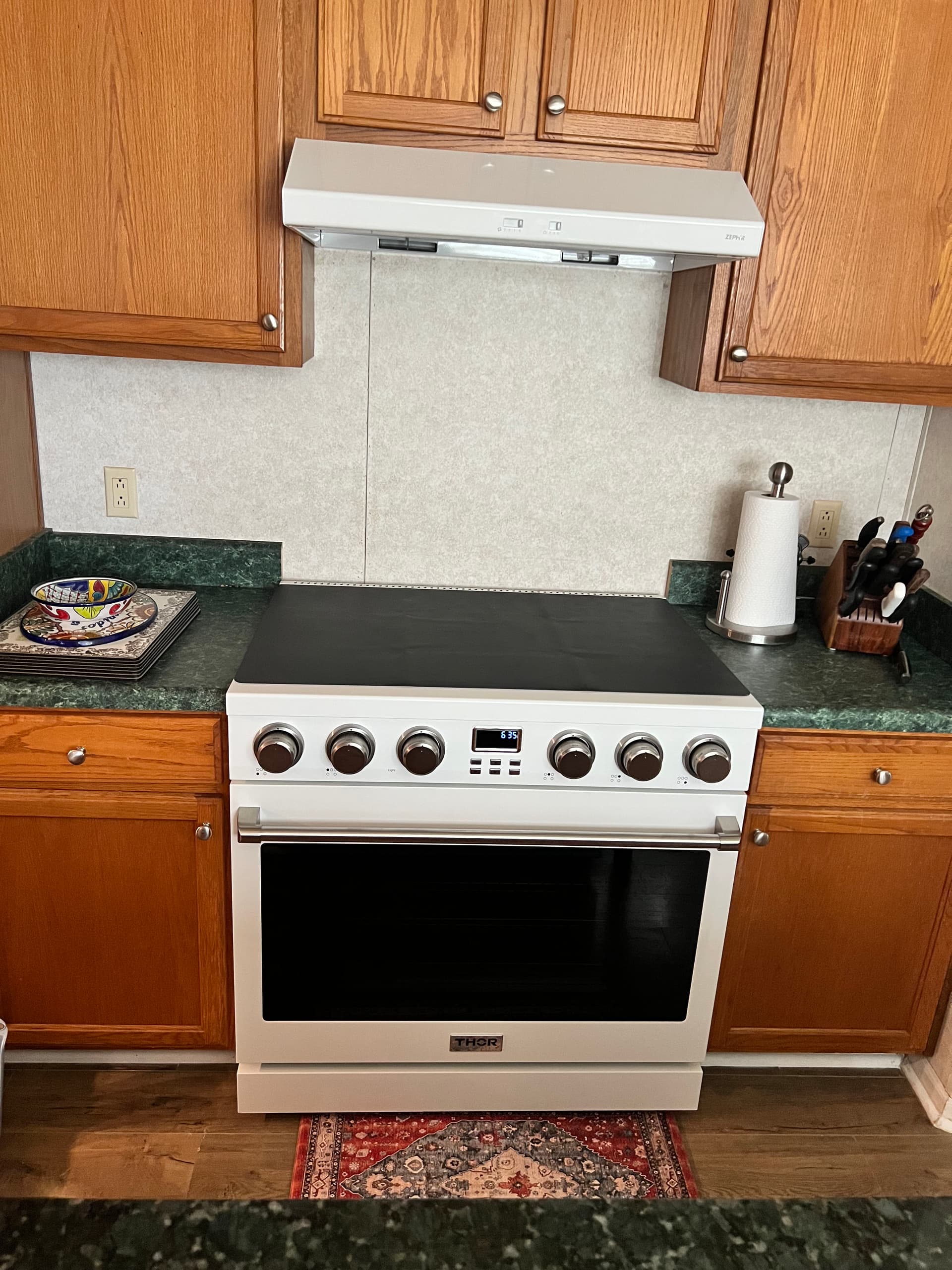 Gallery photos for Carpet to Laminate Flooring Plus a Full Kitchen Refresh: Image #6