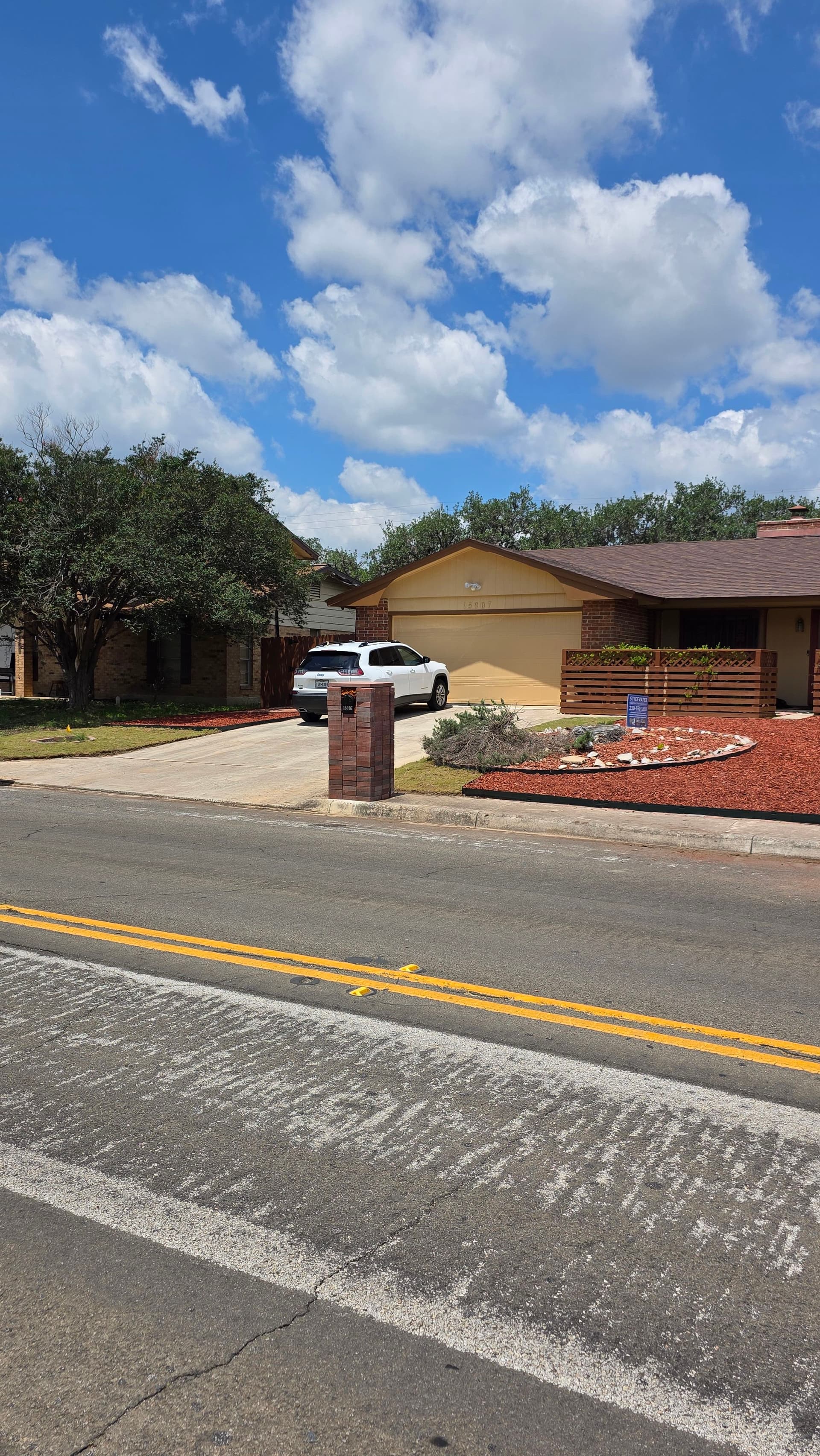 Gallery photos for Front Yard Curb Appeal Upgrade With Sod, Mulch, and Clean Edging: Image #4