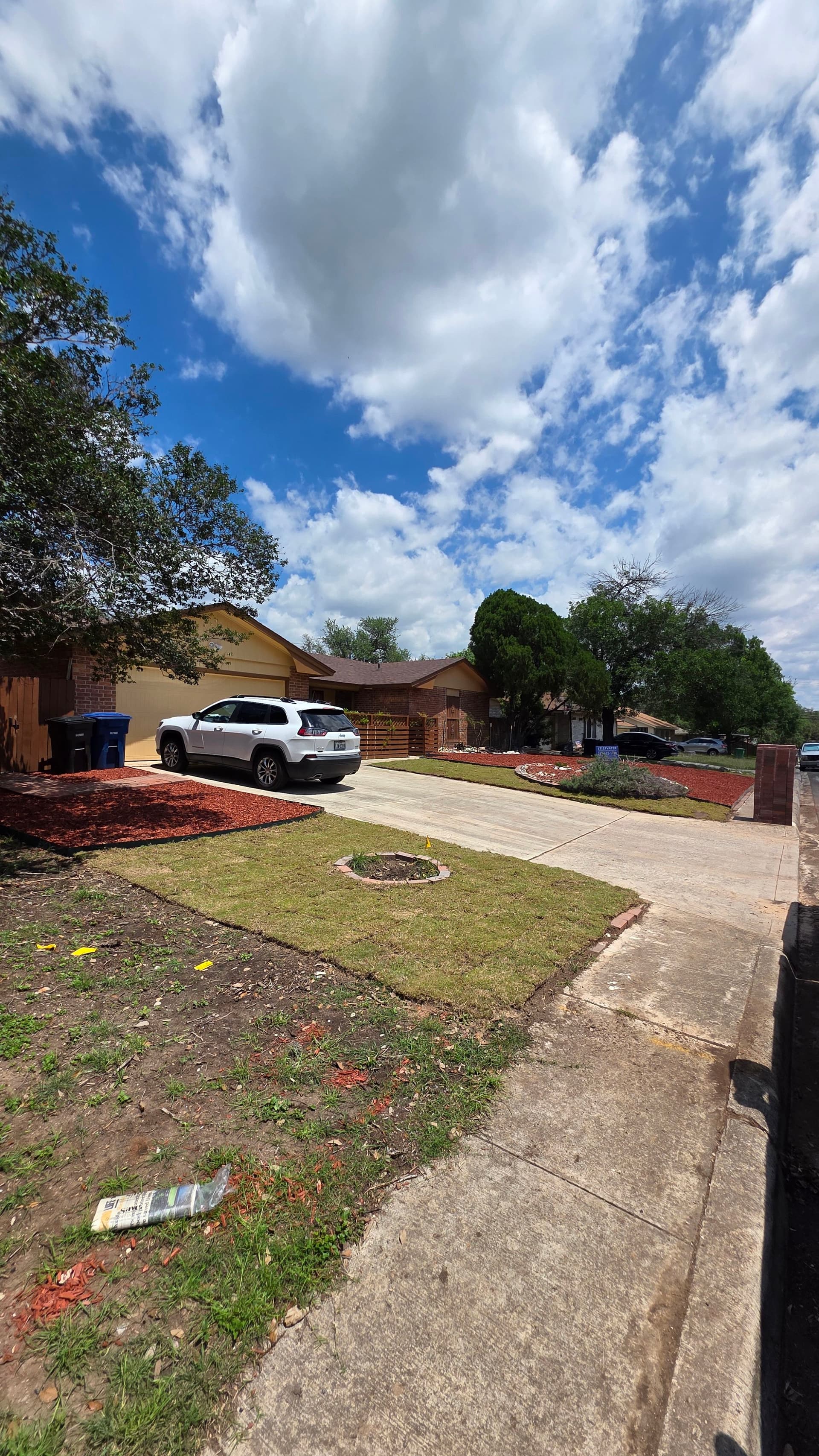 Gallery photos for Front Yard Curb Appeal Upgrade With Sod, Mulch, and Clean Edging: Image #3